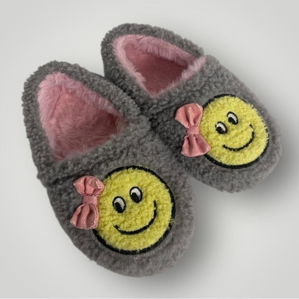Girls Wonder nation slippers size 7-8